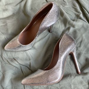 Silver pumps. Crushed pattern. Abound brand